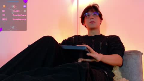 Snapshot of lui_x_dust chatting on 03.29.26 Lui online show from 03.29.26