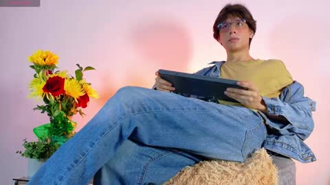 Snapshot of lui_x_dust chatting on 04.04.26 Lui online show from 04.04.26