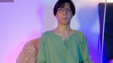 Snapshot of lui_x_dust chatting on 04.12.26 Lui online show from 04.12.26