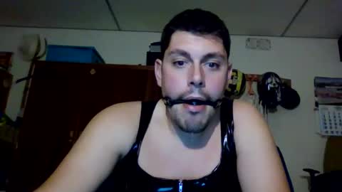 Snapshot of luis2423 chatting on 09.26.25 A slave to the mistress.. un esclavo para las amas dominantes. online show from 09.26.25