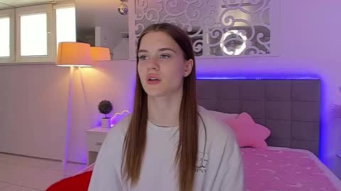 LuisaClover online show from 06.03.26