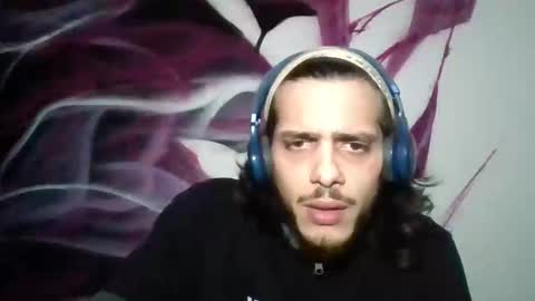 Luisito Descomunica online show from 02.15.26