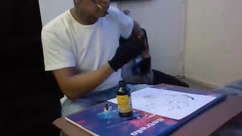 Snapshot of luisjg24hrs chatting on 04.27.26 luisjg24hrs online show from 04.27.26