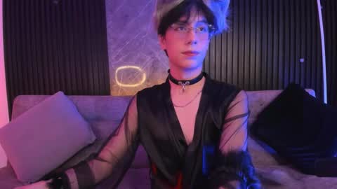 luixdust1 online show from 10.30.25