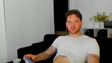 Snapshot of lukeglanton17 chatting on 09.11.25 Luke online show from 09.11.25