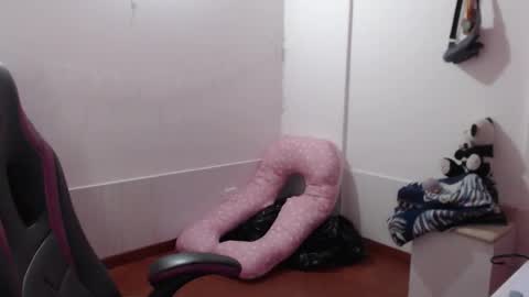 Snapshot of lula_05 chatting on 02.27.25 Vicky online show from 02.27.25