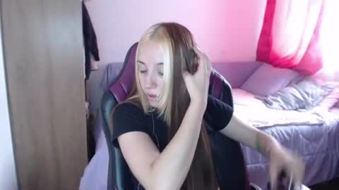 Snapshot of lula_05 chatting on 07.21.26 Vicky online show from 07.21.26