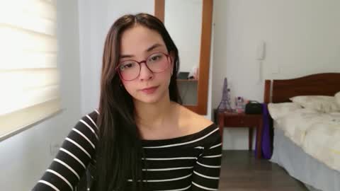 Snapshot of lulibee_ chatting on 05.08.26 Luli online show from 05.08.26