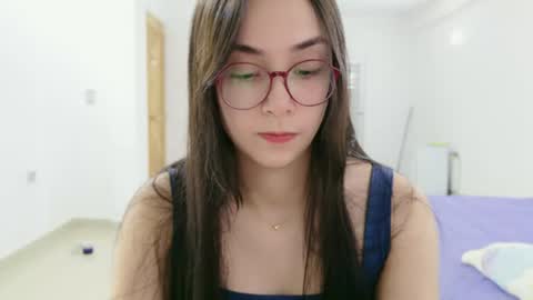 Snapshot of lulibee_ chatting on 07.06.26 Luli online show from 07.06.26