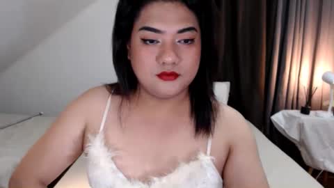 Snapshot of luminagandara chatting on 01.04.25 QueenBritney online show from 01.04.25