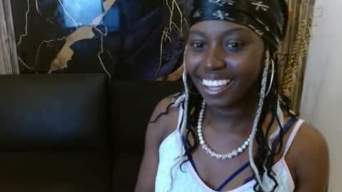 Snapshot of luna253951 chatting on 05.18.26 luna253951 online show from 05.18.26