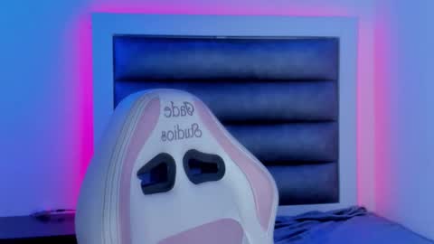 Snapshot of luna__scarlett chatting on 02.23.26 luna online show from 02.23.26