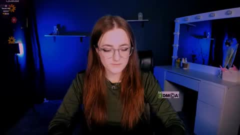 luna_berryy online show from 03.10.25