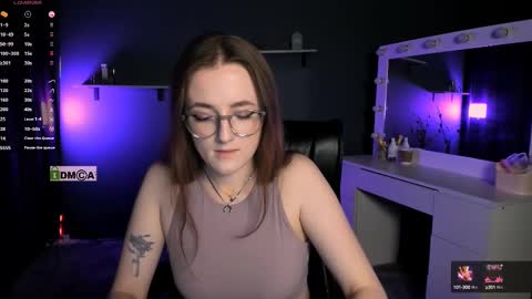 luna_berryy online show from 03.11.25