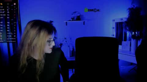 luna_berryy online show from 09.14.25