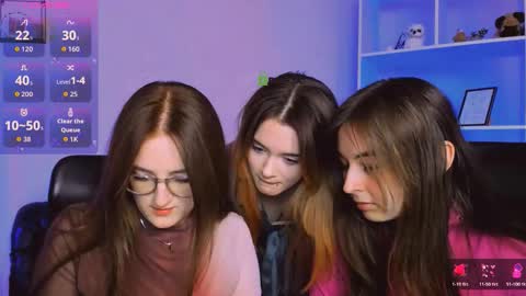 luna_berryy online show from 12.13.25