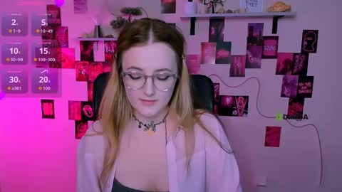 Snapshot of luna_berryy chatting on 05.19.26 luna_berryy online show from 05.19.26