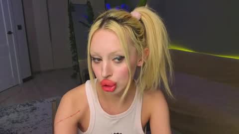 Snapshot of luna_beverly chatting on 04.28.26 luna_beverly online show from 04.28.26