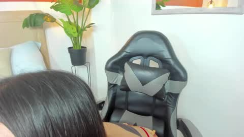 Snapshot of luna_blazze_ chatting on 05.16.26 L U N A online show from 05.16.26