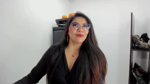 luna  online show from 11.10.25