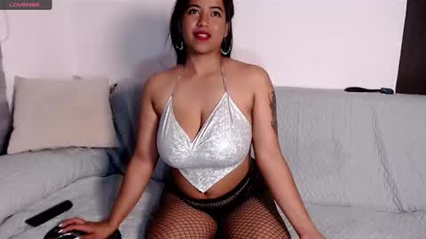 Snapshot of luna_ebony1 chatting on 02.23.25 Couple X online show from 02.23.25