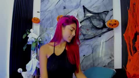 luna_ember online show from 10.17.25