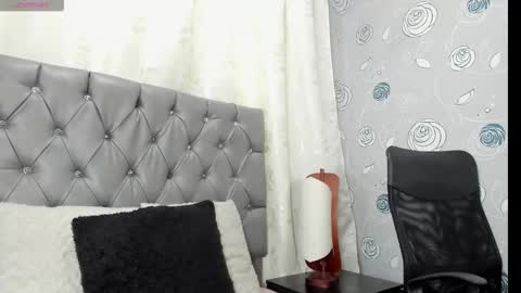 Luna Eva online show from 10.31.25