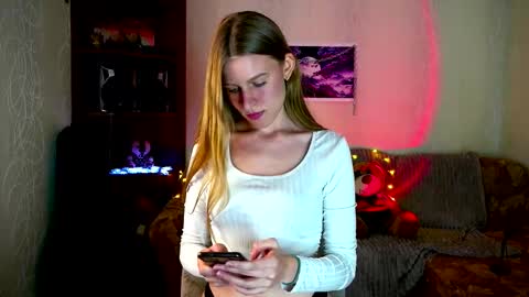 Snapshot of luna_evan chatting on 10.28.25 luna_evan online show from 10.28.25