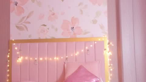 Snapshot of luna_hot_ass chatting on 11.15.25 luna_hot_ass online show from 11.15.25