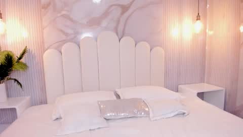 Snapshot of luna_hot_ass chatting on 12.05.25 luna_hot_ass online show from 12.05.25