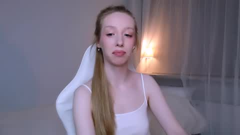 Snapshot of luna_insanity chatting on 04.18.26 Luna online show from 04.18.26