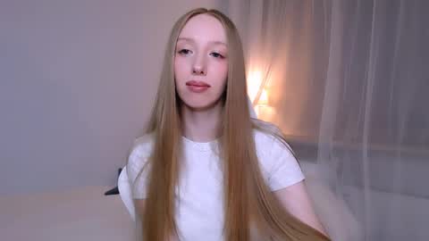 Snapshot of luna_insanity chatting on 04.22.26 Luna online show from 04.22.26