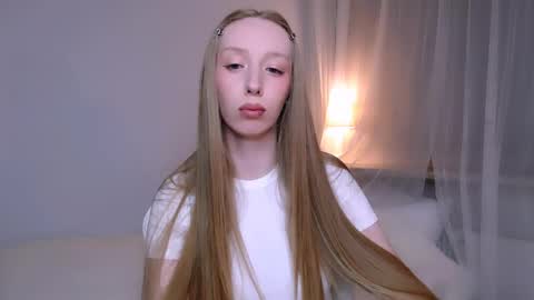 Snapshot of luna_insanity chatting on 04.24.26 Luna online show from 04.24.26