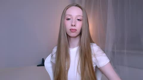 Snapshot of luna_insanity chatting on 04.27.26 Luna online show from 04.27.26