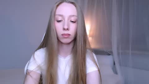Snapshot of luna_insanity chatting on 04.28.26 Luna online show from 04.28.26