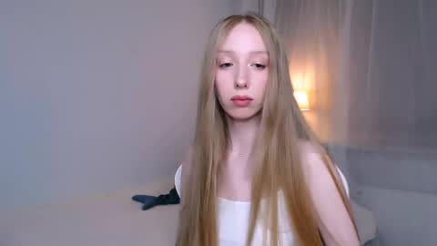 Snapshot of luna_insanity chatting on 05.19.26 Luna online show from 05.19.26