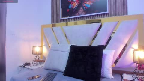 luna_naughty1 online show from 11.08.25