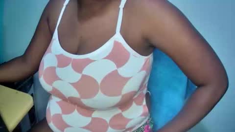 Snapshot of luna_naughty22 chatting on 02.14.26 luna online show from 02.14.26