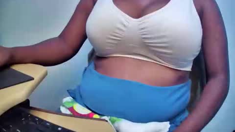 Snapshot of luna_naughty22 chatting on 02.16.26 luna online show from 02.16.26