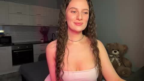 Snapshot of luna_raee chatting on 10.30.25 luna_raee online show from 10.30.25