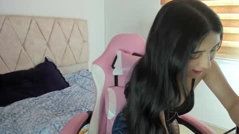 luna_roussee online show from 10.15.25