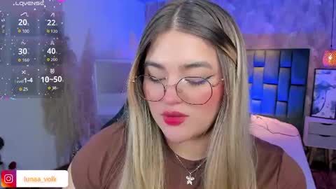 Snapshot of luna_volk chatting on 06.19.26 Luna online show from 06.19.26