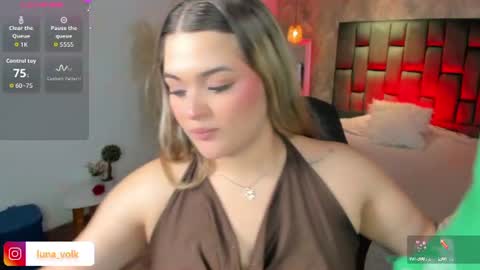 Snapshot of luna_volk chatting on 07.24.26 Luna online show from 07.24.26