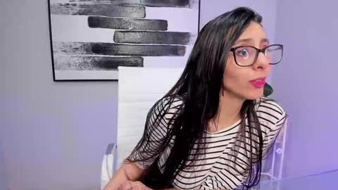 Snapshot of luna_willians chatting on 01.27.25 luna online show from 01.27.25