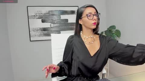 Snapshot of luna_willians chatting on 02.15.25 luna online show from 02.15.25