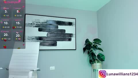 Snapshot of luna_willians chatting on 02.20.25 luna online show from 02.20.25