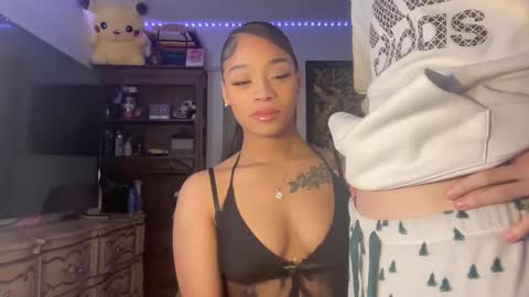 Snapshot of lunaa_11 chatting on 02.14.25 lunaa_11 online show from 02.14.25