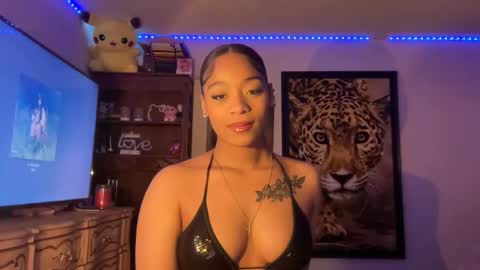 lunaa_11 online show from 11.18.25