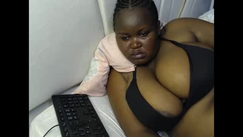 lunabloom01 online show from 12.18.25