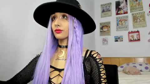 Snapshot of lunacristal_moon chatting on 05.28.26 lunacristal_moon online show from 05.28.26